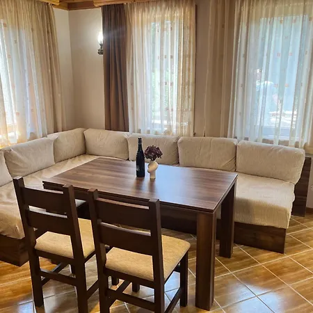 в село - комплекс божидарица 4а Guest house Progled